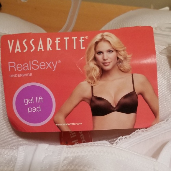 BNWT Vassarette Bra-- 38C - Picture 1 of 4